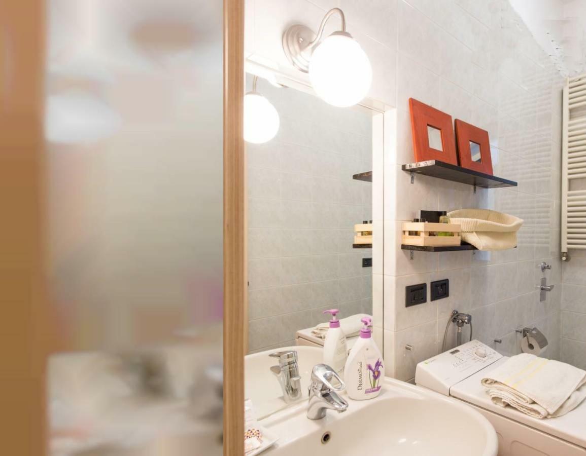 Isola Lagosta Apartment Milan Bagian luar foto